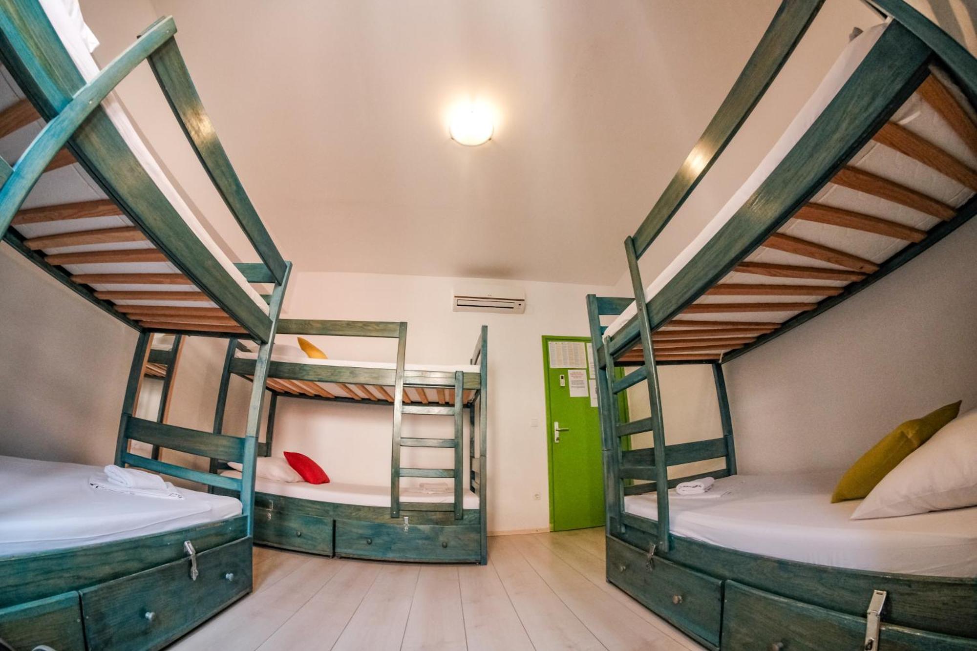 White Rabbit Hostel フヴァル エクステリア 写真