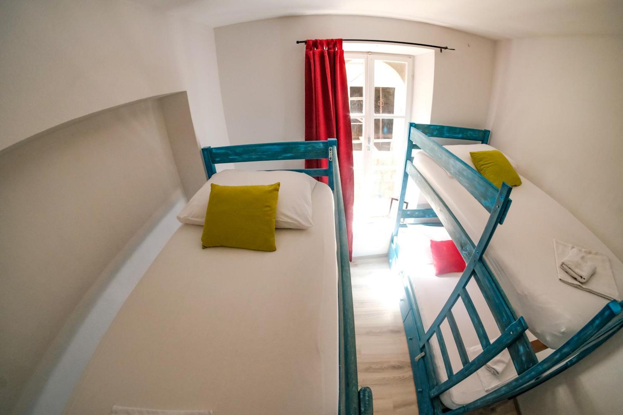 White Rabbit Hostel フヴァル エクステリア 写真