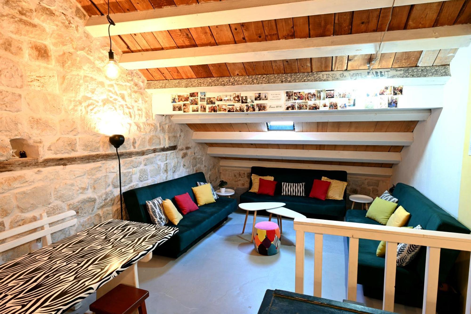 White Rabbit Hostel フヴァル エクステリア 写真