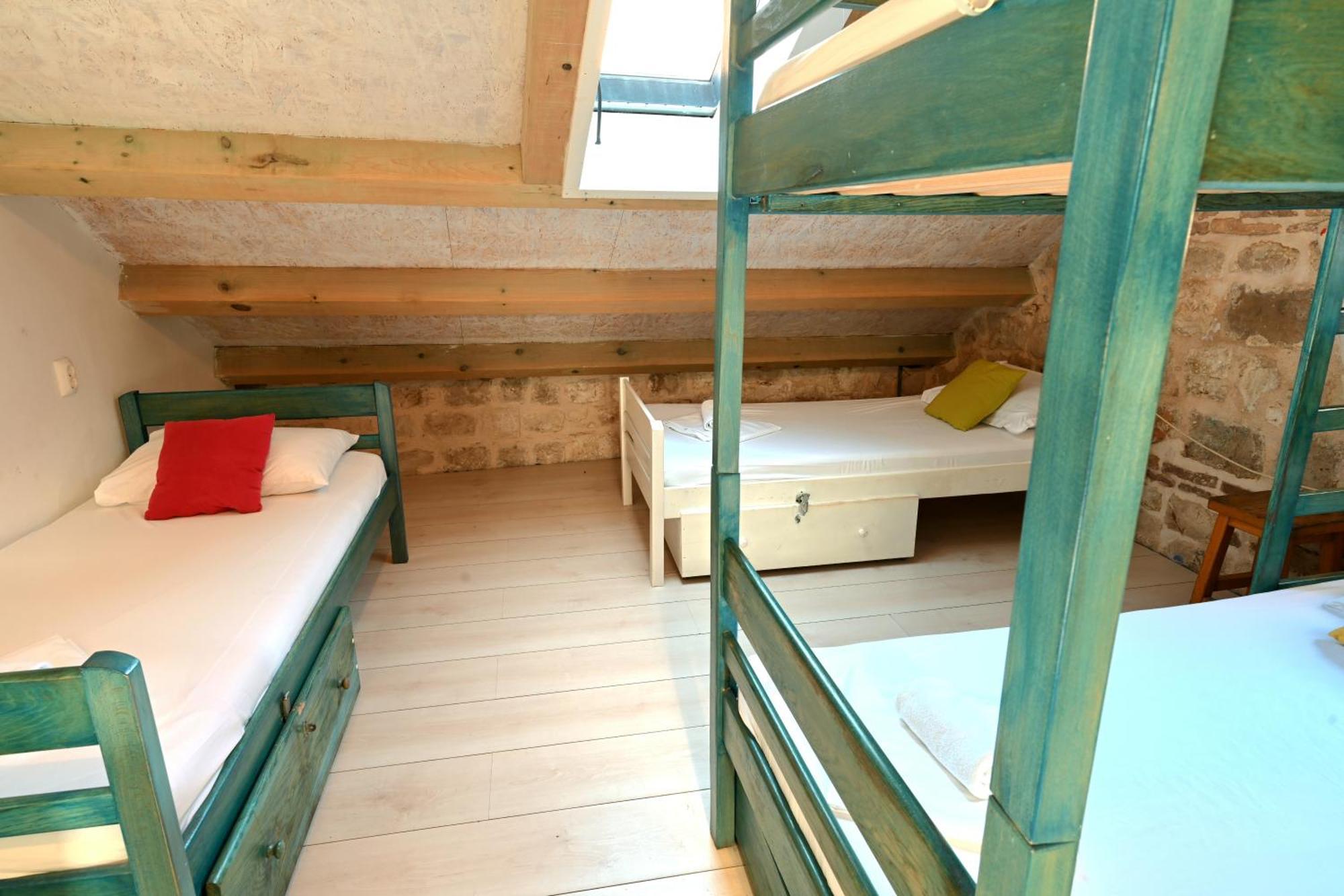 White Rabbit Hostel フヴァル エクステリア 写真